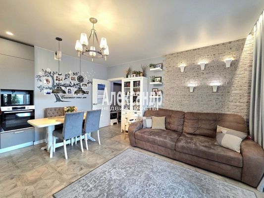 Продам трехкомнатную (3-комн.) квартиру, Космонавтов пр-кт, 102к1, Санкт-Петербург г