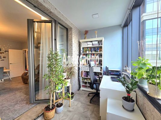 Продам трехкомнатную (3-комн.) квартиру, Космонавтов пр-кт, 102к1, Санкт-Петербург г