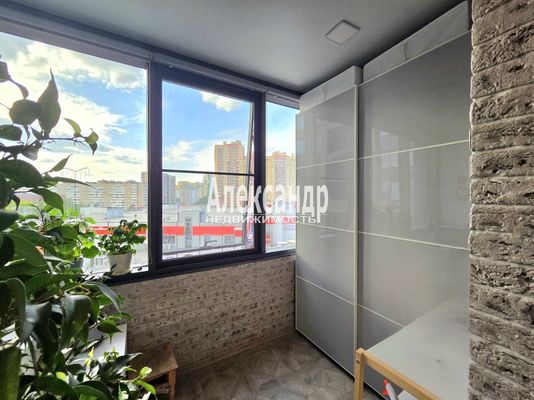 Продам трехкомнатную (3-комн.) квартиру, Космонавтов пр-кт, 102к1, Санкт-Петербург г