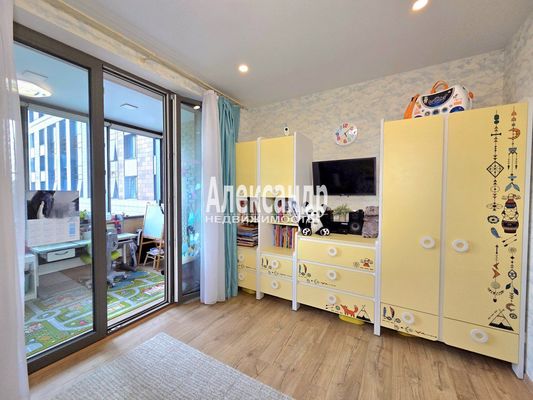 Продам трехкомнатную (3-комн.) квартиру, Космонавтов пр-кт, 102к1, Санкт-Петербург г