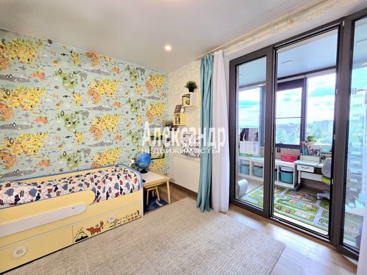 Продам трехкомнатную (3-комн.) квартиру, Космонавтов пр-кт, 102к1, Санкт-Петербург г