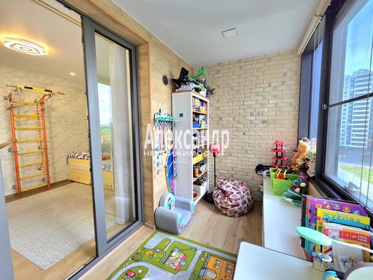 Продам трехкомнатную (3-комн.) квартиру, Космонавтов пр-кт, 102к1, Санкт-Петербург г