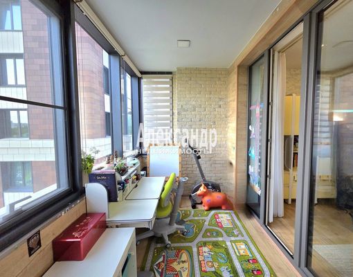 Продам трехкомнатную (3-комн.) квартиру, Космонавтов пр-кт, 102к1, Санкт-Петербург г