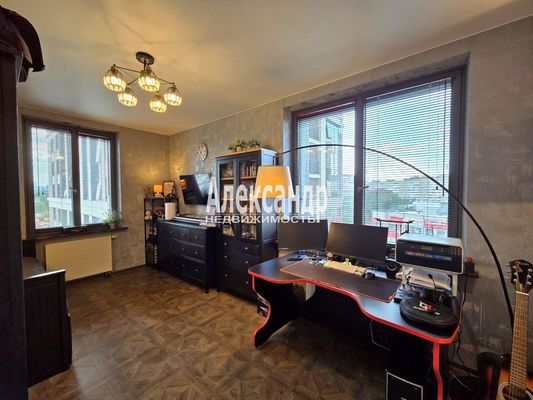 Продам трехкомнатную (3-комн.) квартиру, Космонавтов пр-кт, 102к1, Санкт-Петербург г