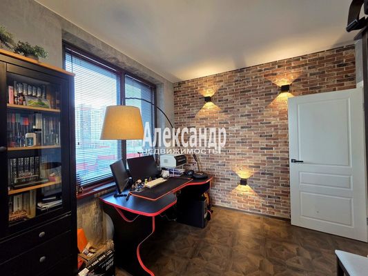 Продам трехкомнатную (3-комн.) квартиру, Космонавтов пр-кт, 102к1, Санкт-Петербург г