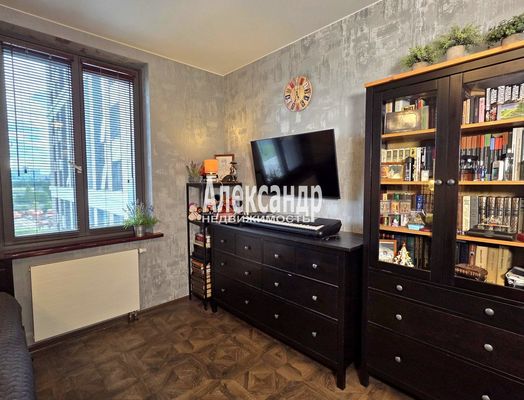 Продам трехкомнатную (3-комн.) квартиру, Космонавтов пр-кт, 102к1, Санкт-Петербург г