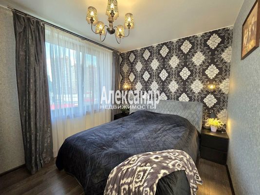 Продам трехкомнатную (3-комн.) квартиру, Космонавтов пр-кт, 102к1, Санкт-Петербург г