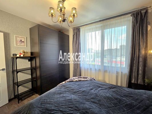 Продам трехкомнатную (3-комн.) квартиру, Космонавтов пр-кт, 102к1, Санкт-Петербург г