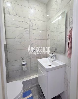 Продам трехкомнатную (3-комн.) квартиру, Космонавтов пр-кт, 102к1, Санкт-Петербург г