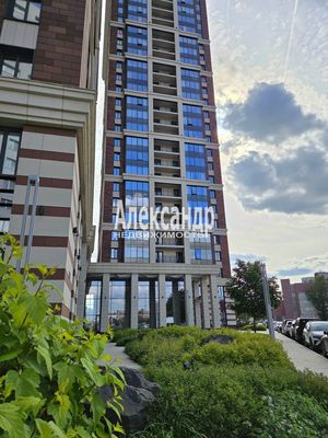 Продам трехкомнатную (3-комн.) квартиру, Космонавтов пр-кт, 102к1, Санкт-Петербург г