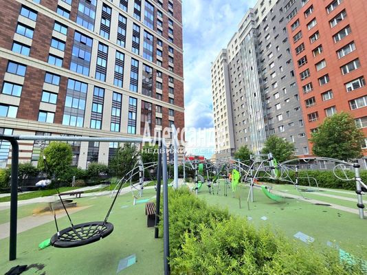 Продам трехкомнатную (3-комн.) квартиру, Космонавтов пр-кт, 102к1, Санкт-Петербург г