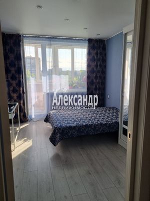 Продам трехкомнатную (3-комн.) квартиру, Софийская ул, 35к8, Санкт-Петербург г