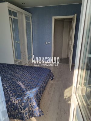 Продам трехкомнатную (3-комн.) квартиру, Софийская ул, 35к8, Санкт-Петербург г