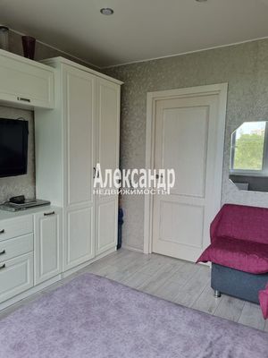Продам трехкомнатную (3-комн.) квартиру, Софийская ул, 35к8, Санкт-Петербург г