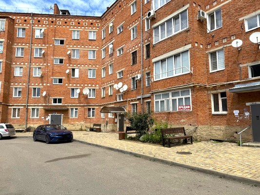 Продам двухкомнатную (2-комн.) квартиру, Ворошилова ул, 1, Апшеронск г