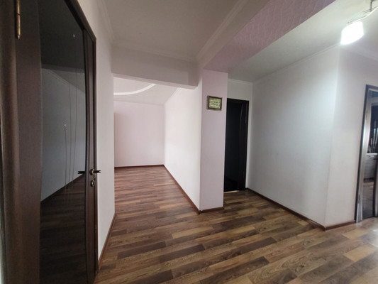 Продам трехкомнатную (3-комн.) квартиру, Фрунзе ул, 10, Баксан г
