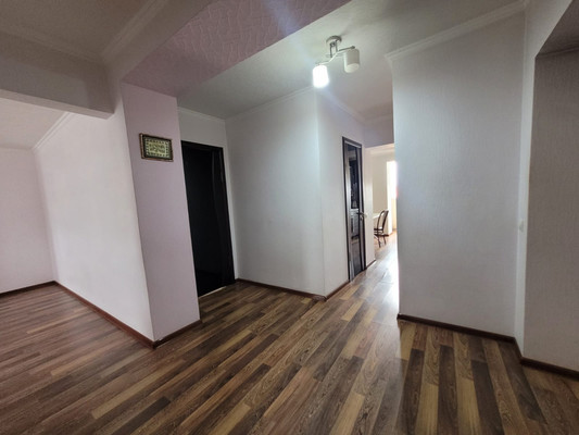 Продам трехкомнатную (3-комн.) квартиру, Фрунзе ул, 10, Баксан г