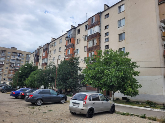 Продам трехкомнатную (3-комн.) квартиру, Фрунзе ул, 10, Баксан г