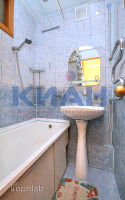 Продам двухкомнатную (2-комн.) квартиру, Свердловская ул, 13Б, Красноярск г