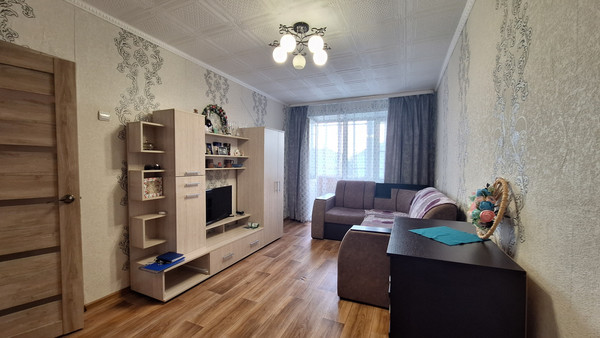 Продам двухкомнатную (2-комн.) квартиру, Большая ул, 169, Ишим г