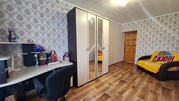 Продам двухкомнатную (2-комн.) квартиру, Большая ул, 169, Ишим г