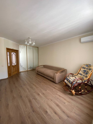 Продам двухкомнатную (2-комн.) квартиру, Севастопольская ул, 41е, Симферополь г