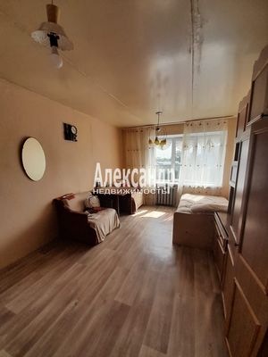 Продам комнату в 8-комн. квартире, 3-й Рабфаковский пер, 5к1, Санкт-Петербург г