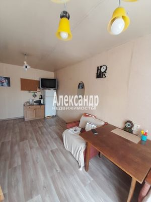 Продам комнату в 8-комн. квартире, 3-й Рабфаковский пер, 5к1, Санкт-Петербург г
