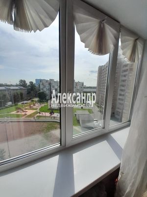 Продам комнату в 8-комн. квартире, 3-й Рабфаковский пер, 5к1, Санкт-Петербург г