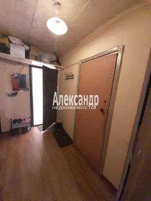 Продам комнату в 8-комн. квартире, 3-й Рабфаковский пер, 5к1, Санкт-Петербург г