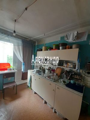 Продам комнату в 8-комн. квартире, 3-й Рабфаковский пер, 5к1, Санкт-Петербург г