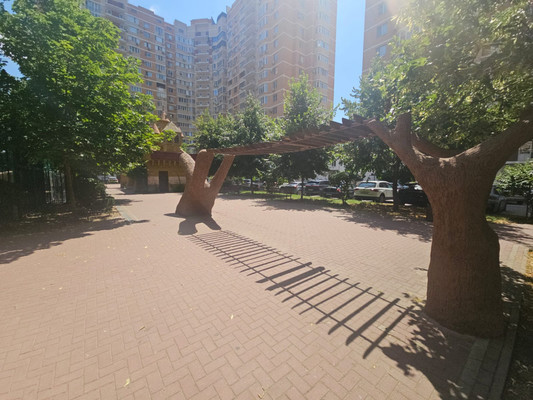 Продам трехкомнатную (3-комн.) квартиру, им. Яна Полуяна ул, 51/1, Краснодар г