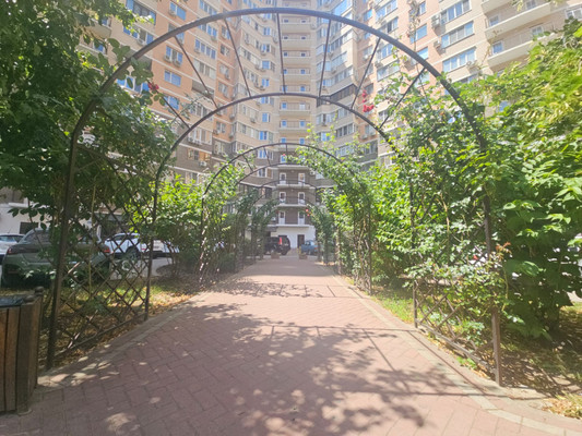 Продам трехкомнатную (3-комн.) квартиру, им. Яна Полуяна ул, 51/1, Краснодар г