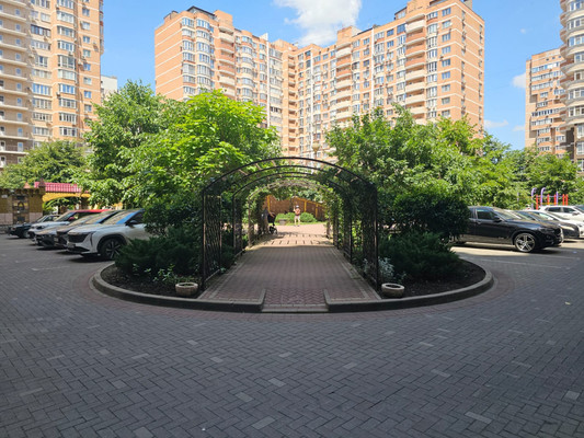 Продам трехкомнатную (3-комн.) квартиру, им. Яна Полуяна ул, 51/1, Краснодар г