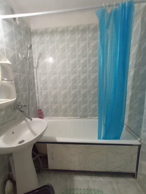 Продам трехкомнатную (3-комн.) квартиру, Мира пр-кт, 33, Волгодонск г