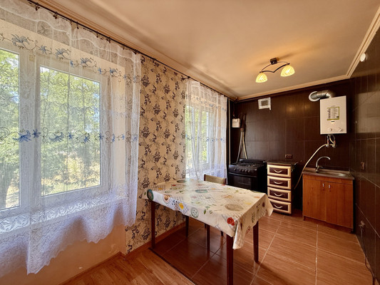 Продам двухкомнатную (2-комн.) квартиру, Строителей ул, 12, Молодежное пгт
