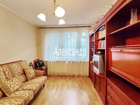 Продам многокомнатную квартиру, Дунайский пр-кт, д. 40 корп. 1, Санкт-Петербург г
