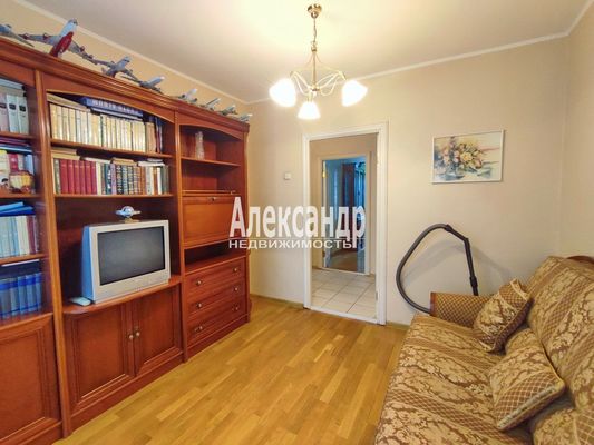 Продам многокомнатную квартиру, Дунайский пр-кт, д. 40 корп. 1, Санкт-Петербург г