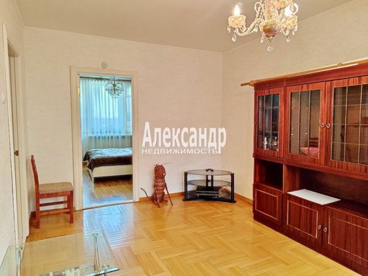 Продам многокомнатную квартиру, Дунайский пр-кт, д. 40 корп. 1, Санкт-Петербург г