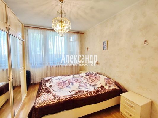 Продам многокомнатную квартиру, Дунайский пр-кт, д. 40 корп. 1, Санкт-Петербург г