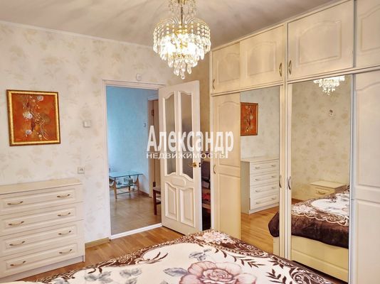 Продам многокомнатную квартиру, Дунайский пр-кт, д. 40 корп. 1, Санкт-Петербург г