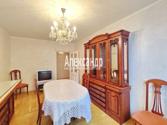 Продам многокомнатную квартиру, Дунайский пр-кт, д. 40 корп. 1, Санкт-Петербург г