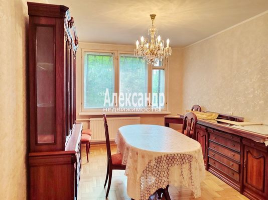 Продам многокомнатную квартиру, Дунайский пр-кт, д. 40 корп. 1, Санкт-Петербург г