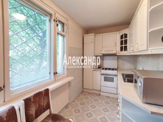 Продам многокомнатную квартиру, Дунайский пр-кт, д. 40 корп. 1, Санкт-Петербург г