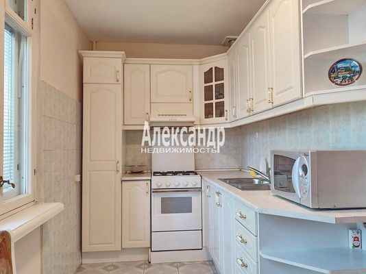Продам многокомнатную квартиру, Дунайский пр-кт, д. 40 корп. 1, Санкт-Петербург г