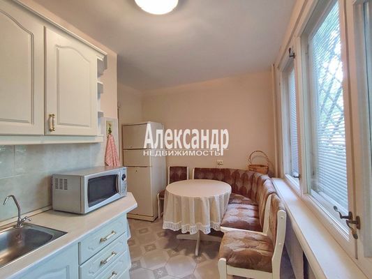 Продам многокомнатную квартиру, Дунайский пр-кт, д. 40 корп. 1, Санкт-Петербург г