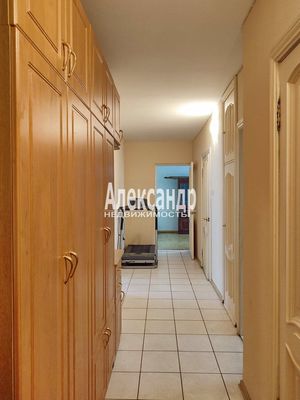 Продам многокомнатную квартиру, Дунайский пр-кт, д. 40 корп. 1, Санкт-Петербург г