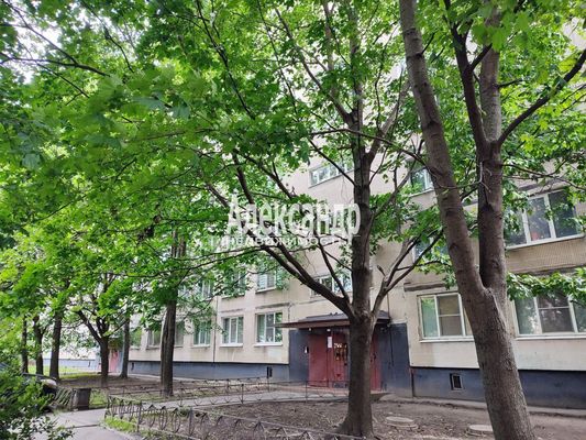 Продам многокомнатную квартиру, Дунайский пр-кт, д. 40 корп. 1, Санкт-Петербург г