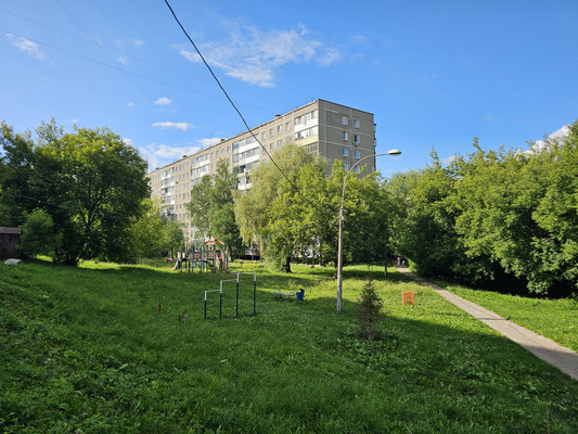 Продам трехкомнатную (3-комн.) квартиру, Моторостроителей ул, 10, Пермь г