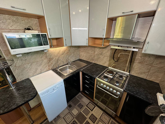 Продам трехкомнатную (3-комн.) квартиру, Ленина пр-кт, 56, Комсомольск-на-Амуре г